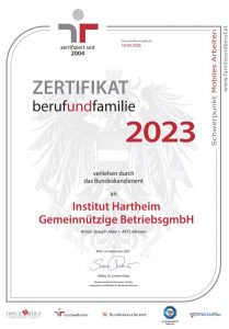 Auszeichnung Zertifikat Institut Hartheim familienfreundliches Unternehmen von der BM Gabriele Raab ausgezeichnet. 